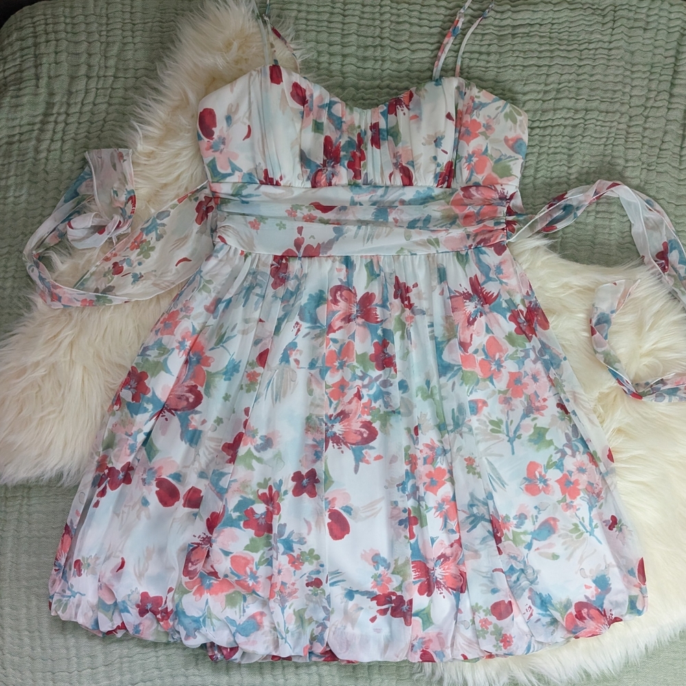 Floral Bubble-Hem Mini Dress - L